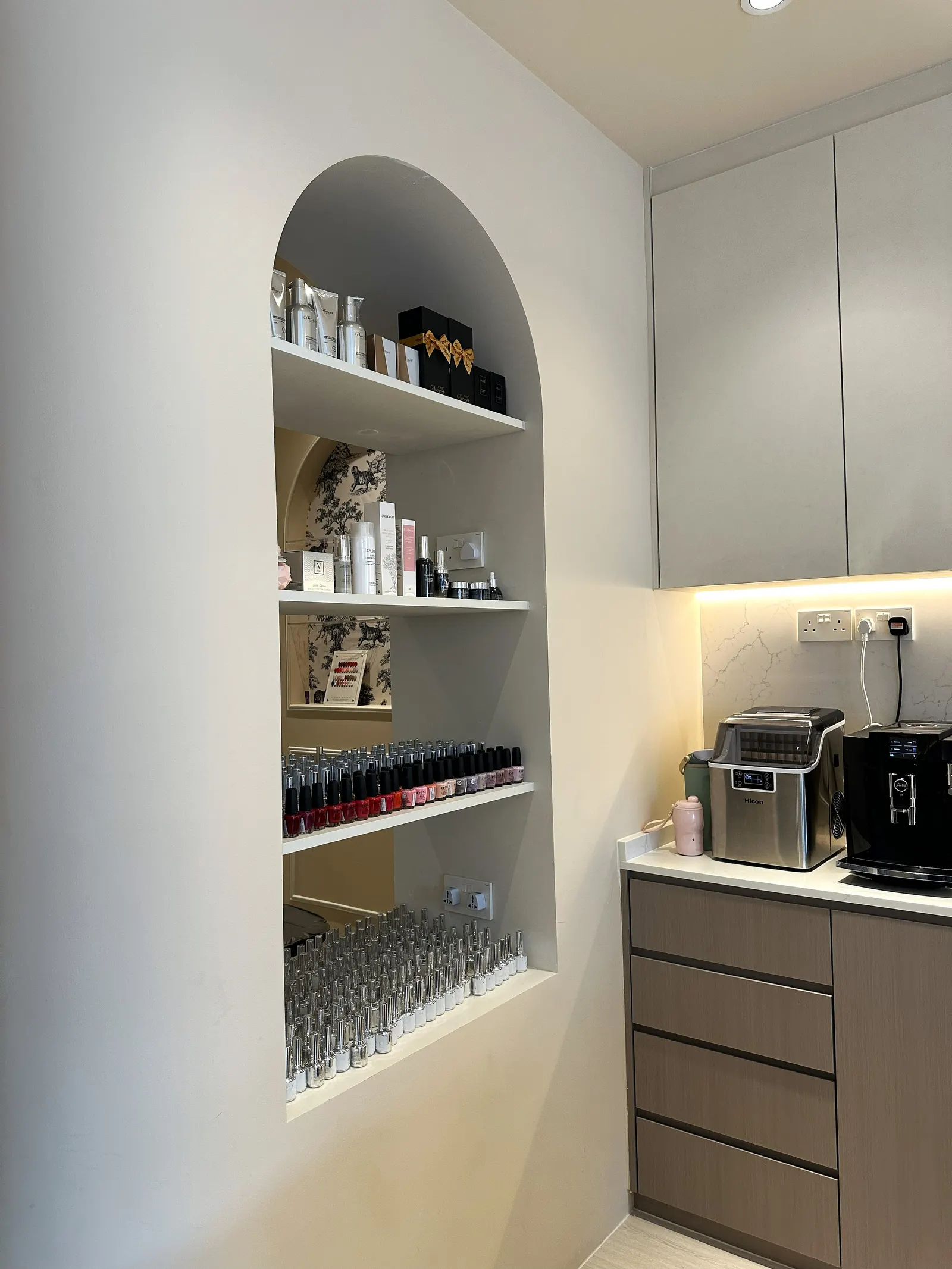 estiq Aesthetics — Commercial · Beauty renovation by Smart Reno